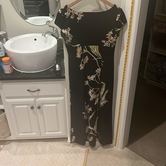 Bcbg Macarena dress, worn once & bought in the 2000s V neck cut, 100% polyester. - Picture 4 of 4